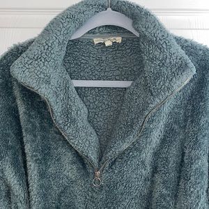 Express Sherpa crewneck. Size S fits like a M/L